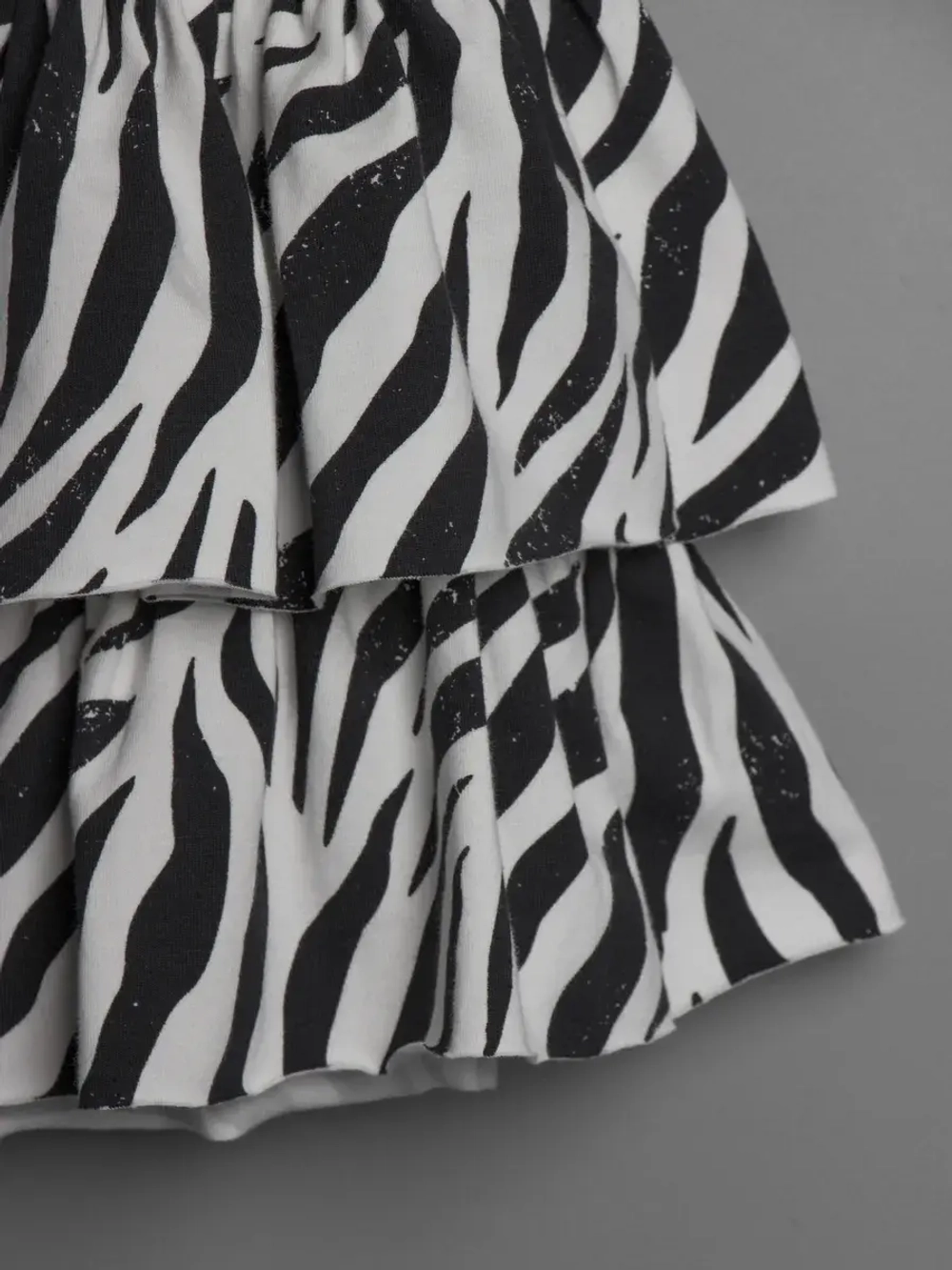 Летний костюм для девочки, лонгслив и юбка