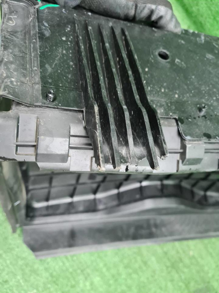 Воздуховод радиатора Zeekr 001 (2021-н.в.)