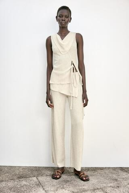 ZARA ТОП ИЗ РЕЛЬЕФНОЙ ТКАНИ С ПОЯСОМ, ЖЕЛТОВАТО-БЕЛЫЙ