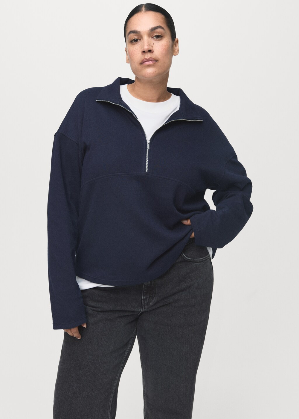 Прямые джинсы с посадкой на талии