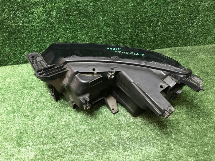 Фара правая Geely Coolray (2019-2023) LED