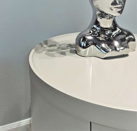 Прикроватная тумбочка 4267 с двумя выдвижными ящиками светло-серая