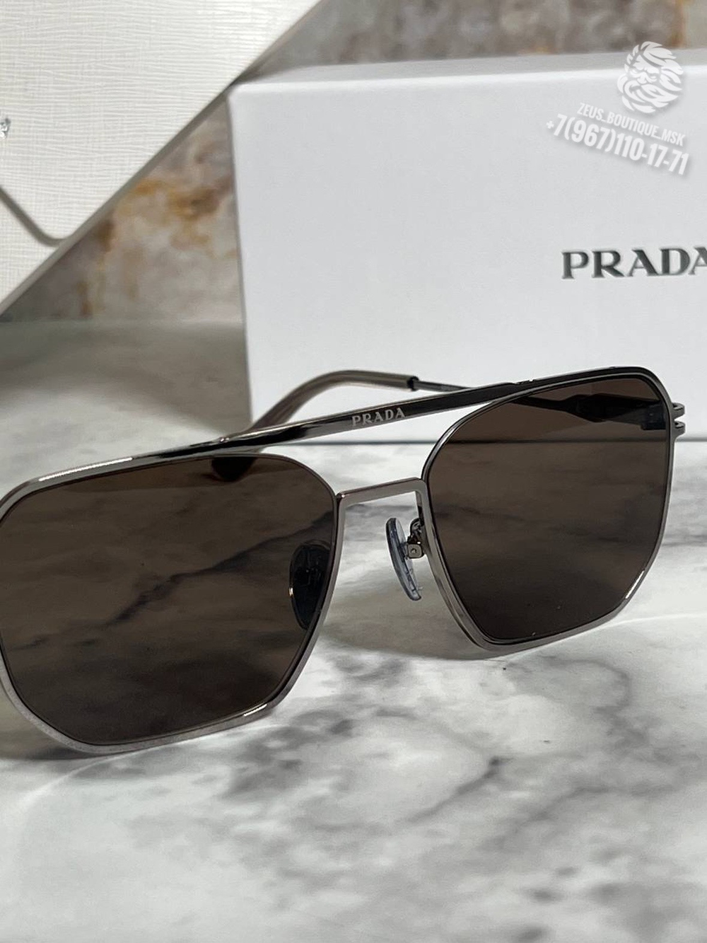 Солнечные очки Prada