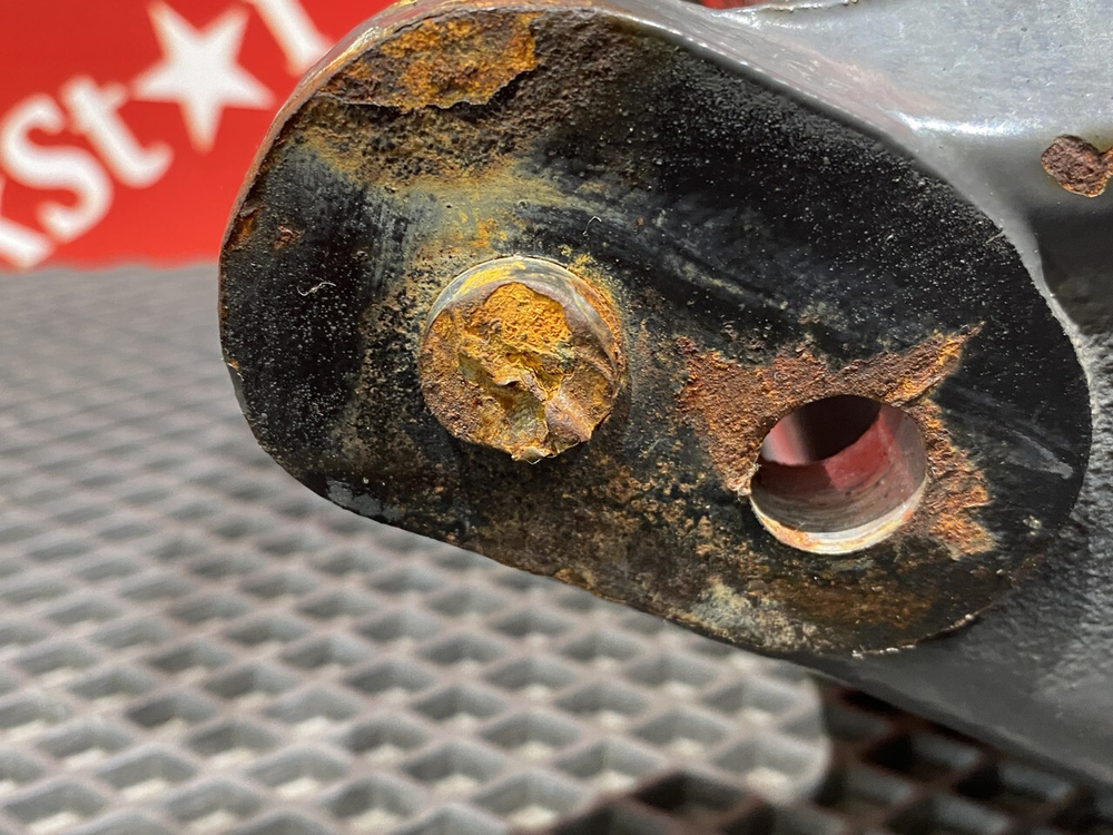 Кронштейн полурессоры передней