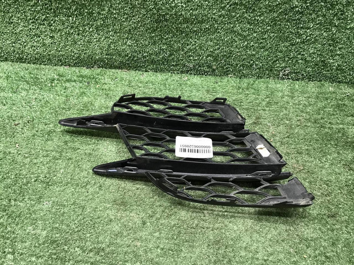 Решетка перед. бампера Mercedes S W223 (20-нв) AMG