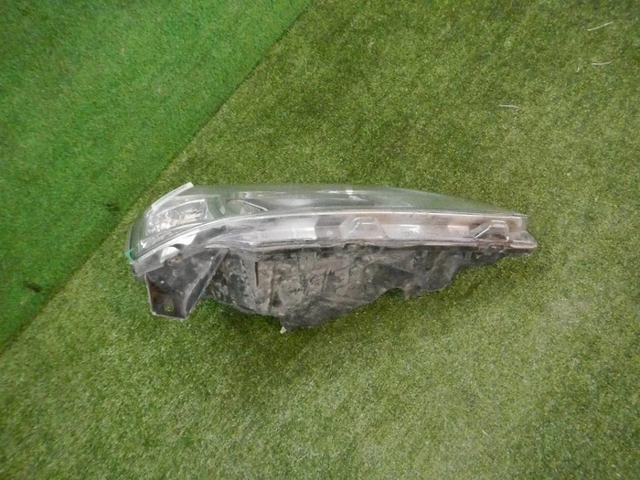 Битая Фара правая Lada Largus 1 (2012-2021) галоген
