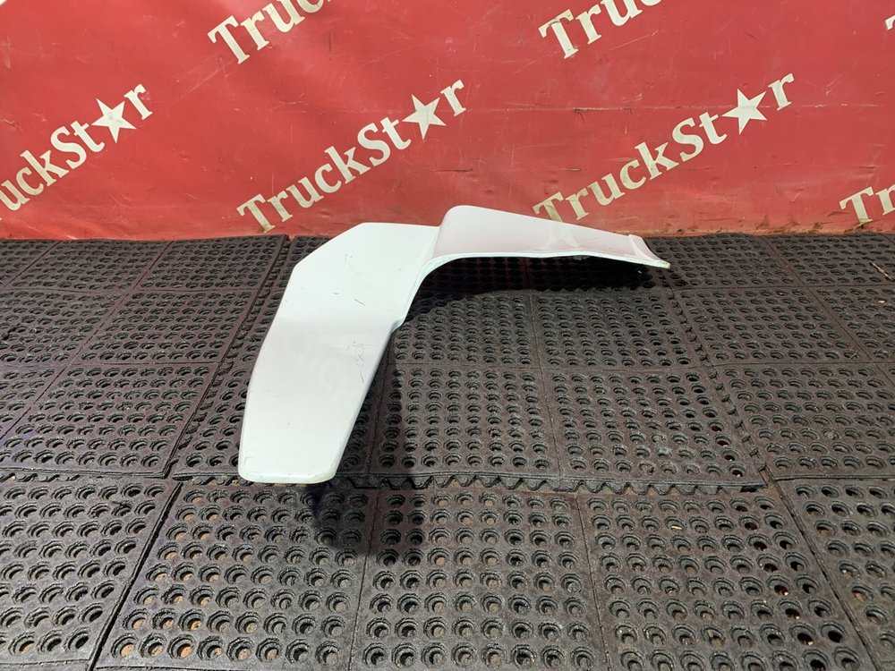 Спойлер кабины верхний левый 2023г.