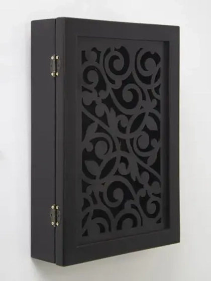 Ключница настенная в прихожую закрытая