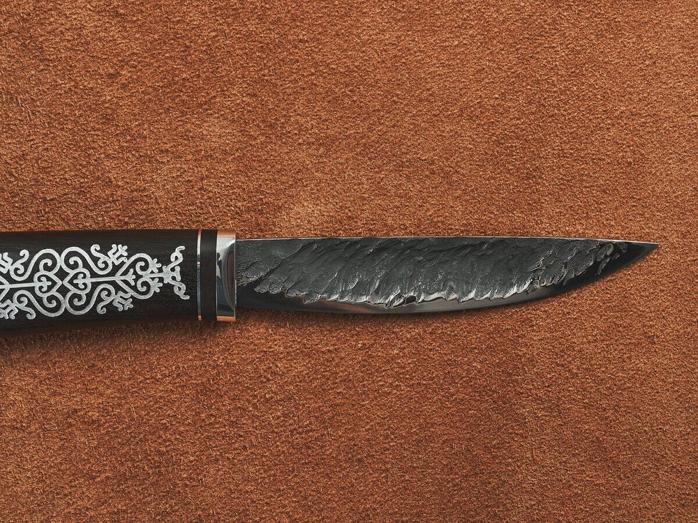 Якутский нож "Амга", сталь Х12МФ, рукоять черный мореный граб / орнамент