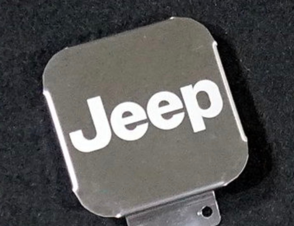 Заглушка на фаркоп под квадрат 50x50 с логотипом Jeep, (нерж.сталь) TCUZJEEP1
