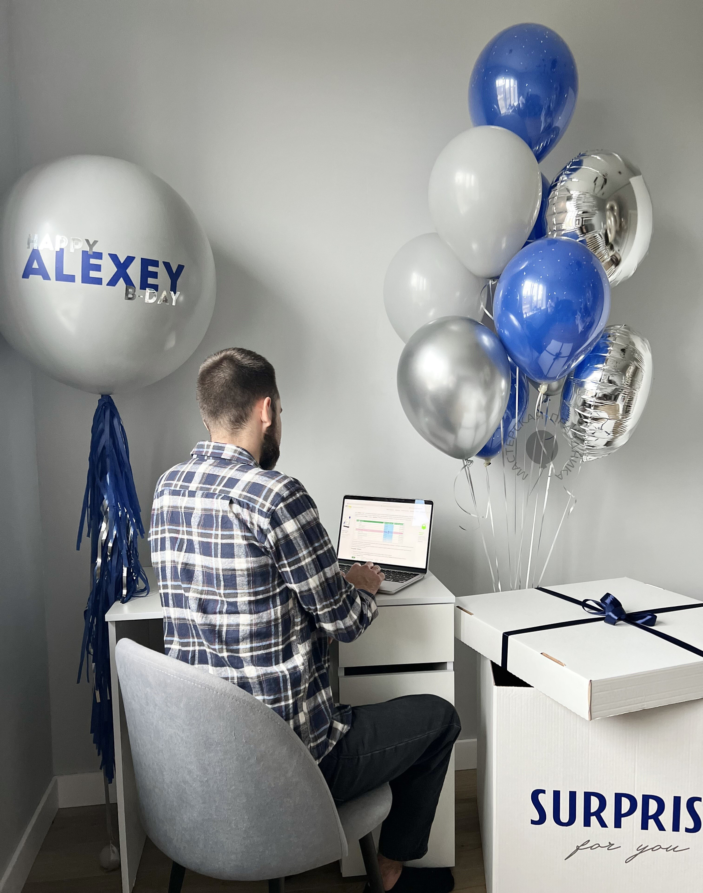 Как подобрать подарок мужу?