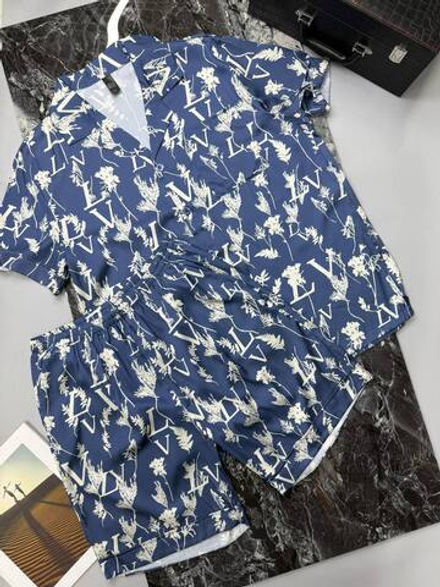 Прогулочный костюм Louis Vuitton