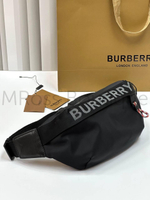 Поясная сумка Burberry с названием бренда