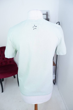 Футболка в базовом цвете, визуально 46/48 размер