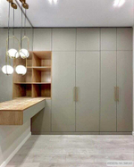 Шкаф с зеркалом и рабочей зоной на заказ