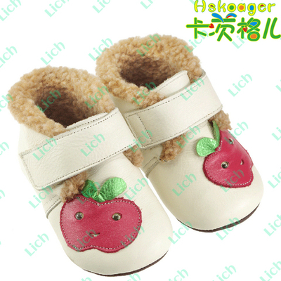 Туфли детские на нескользящей подошве с аппликацией яблока