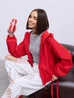 Ветровка с капюшоном