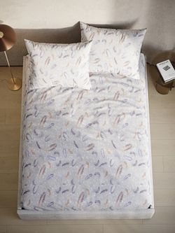 Постельное белье "Перья" семейное  наволочки 50х70 2шт Простынь на резинке 160х200 см Пододеяльник 145х215 см 2шт Сказка сатин