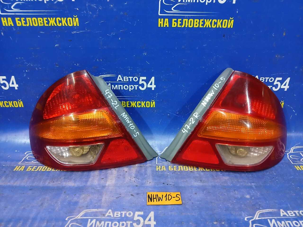 Стоп левый TOYOTA PRIUS 1998