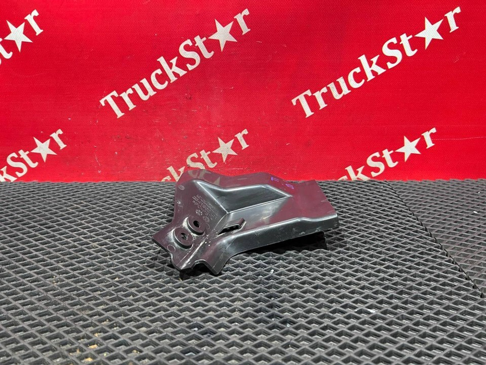 Накладка подножки левой