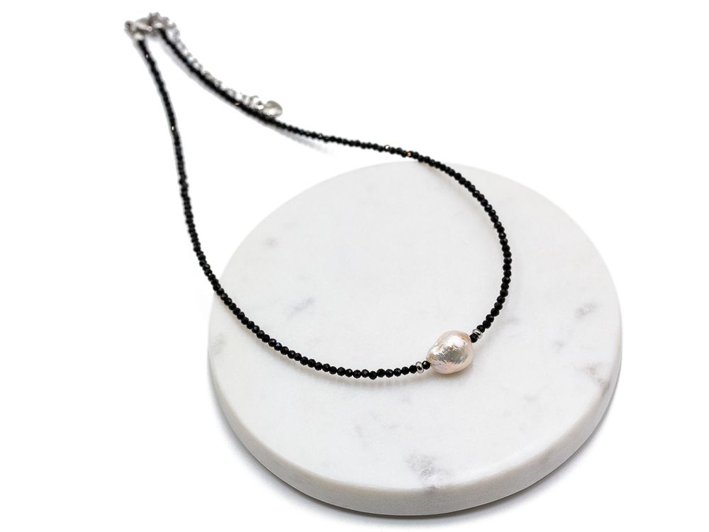 Чокер из шпинели с барочной бусиной