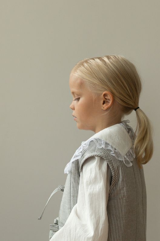 Жилет в серую полоску / YanaVarya