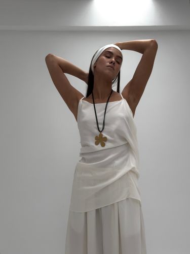 Молочный костюм свободного кроя