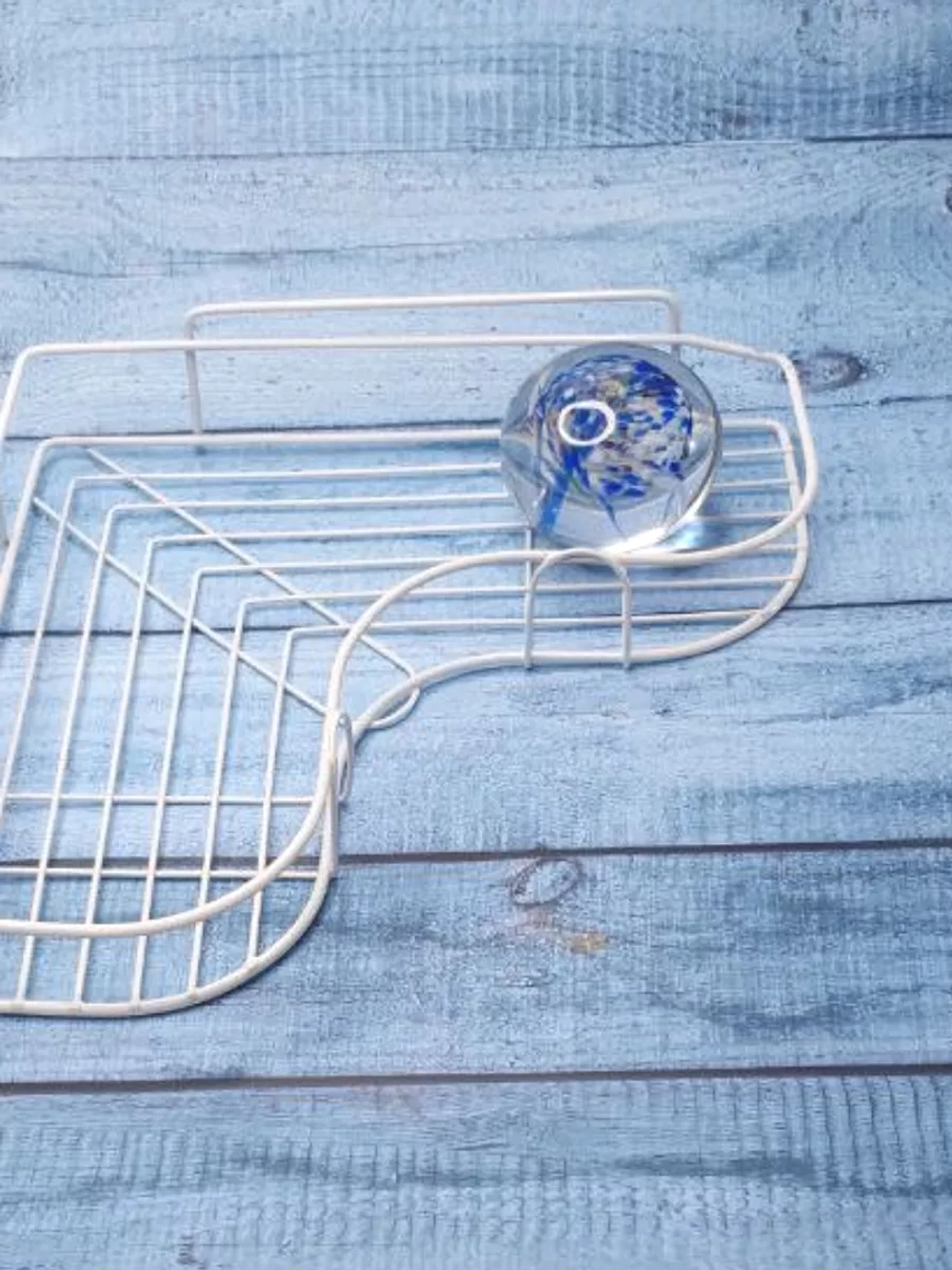 полка в ванную без сверления угловая