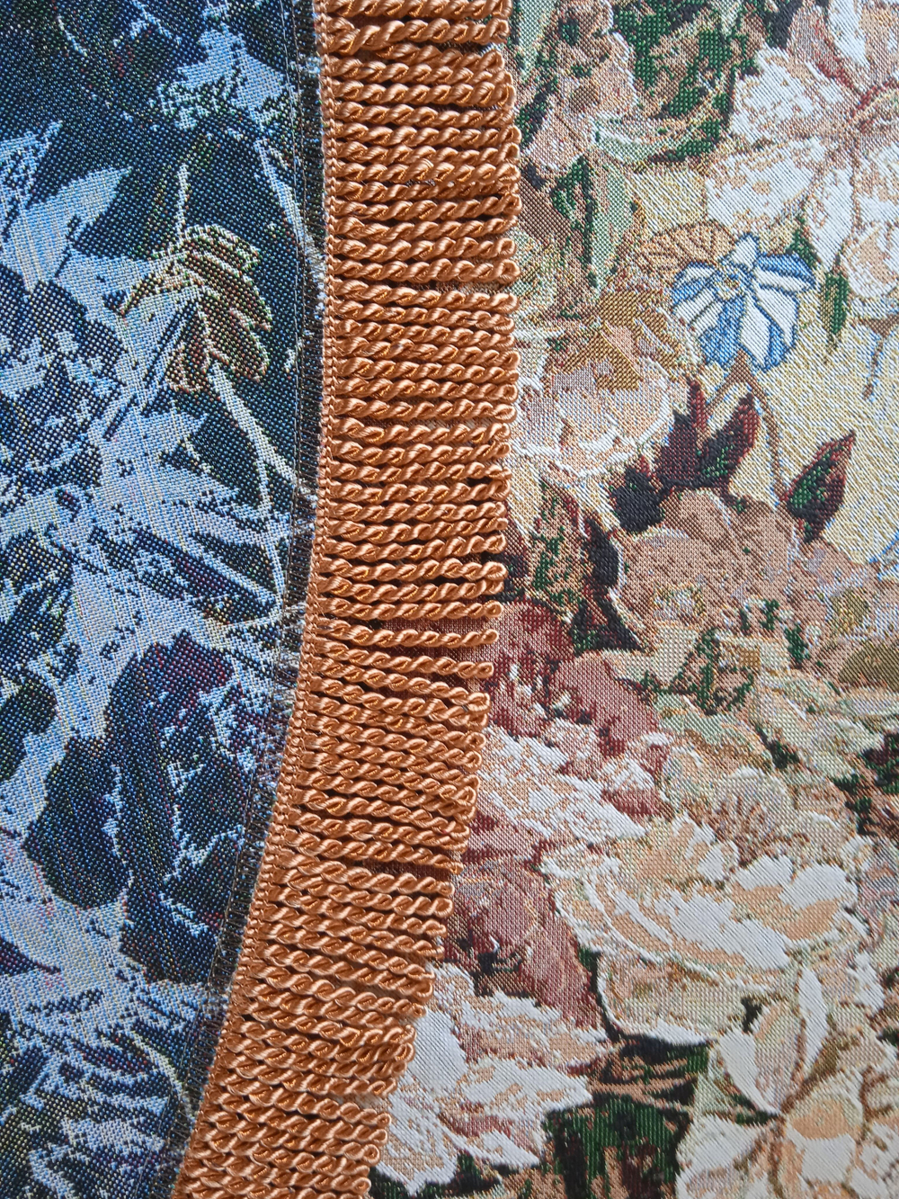 Гобеленовая скатерть Пышные розы D 160 см