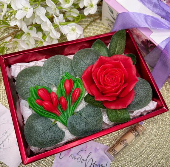 Sabundan Krokuslu ürək və Qızılgül dəsti (qırmızı)