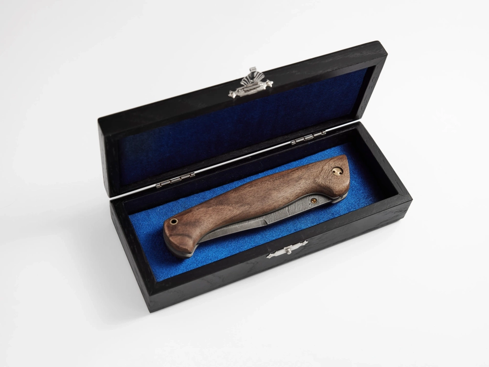 Складной нож "Тайга", дамасская сталь, рукоять орех