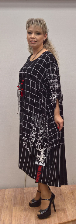 Комбинированное платье оригинального фасона, в клетку