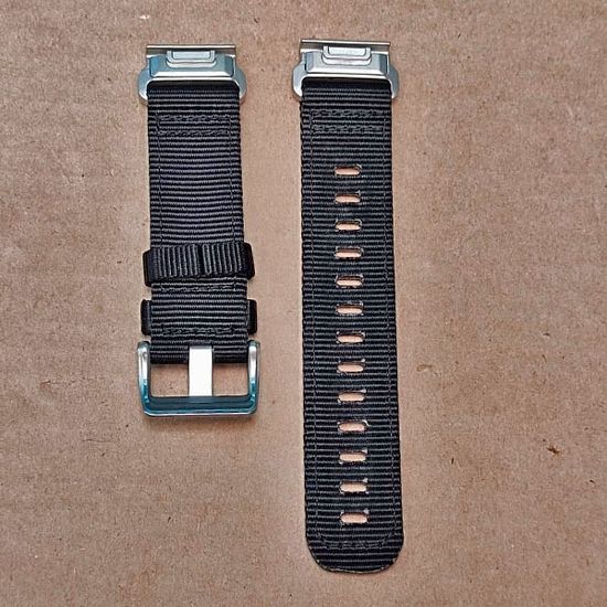 Ремешок тактический Tactix 22 мм. для Garmin Fenix 7 / 6 / 5, Forerunner 935 / 945 / 955, instinct, instinct 2, Epix Gen 2 нейлоновый быстросъемный на застежке (Черный/серебряный)