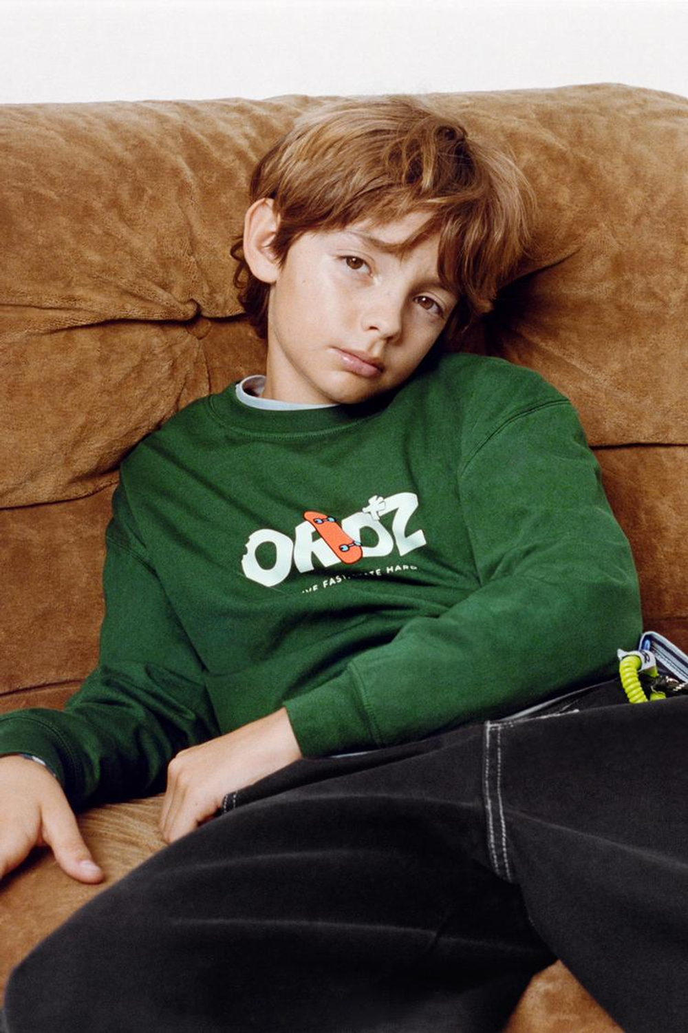 ZARA ФУТБОЛКА С ПРИНТОМ «СКЕЙТ», ЗЕЛЕНЫЙ