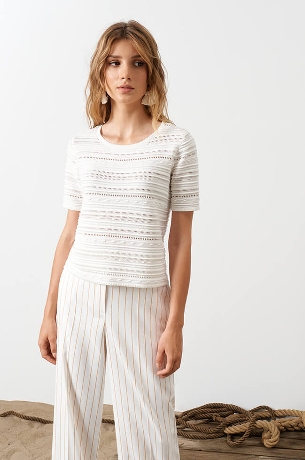 23053 Джемпер женский (молочный)