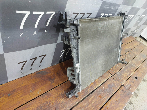 Радиатор двигателя Renault Logan 2  Б/У Оригинал 214105731R