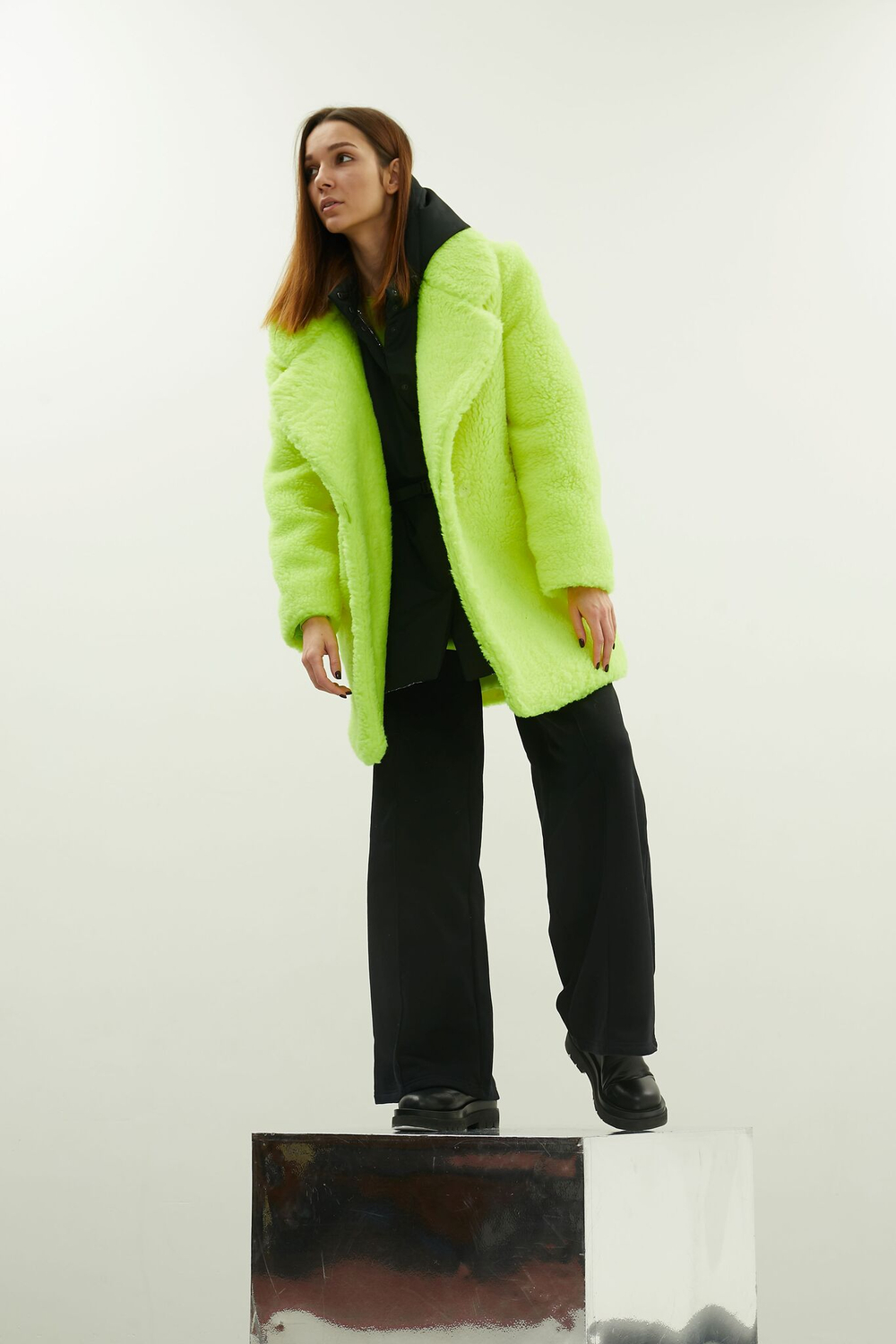 Пальто из меха укороченное