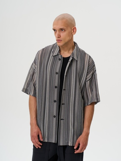 Вязаная серая рубашка с коротким рукавом