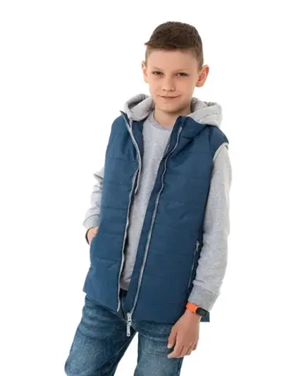 Жилетка утепленная с капюшоном осенняя