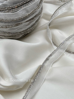 Кант на белой органзе со стразовым шнуром