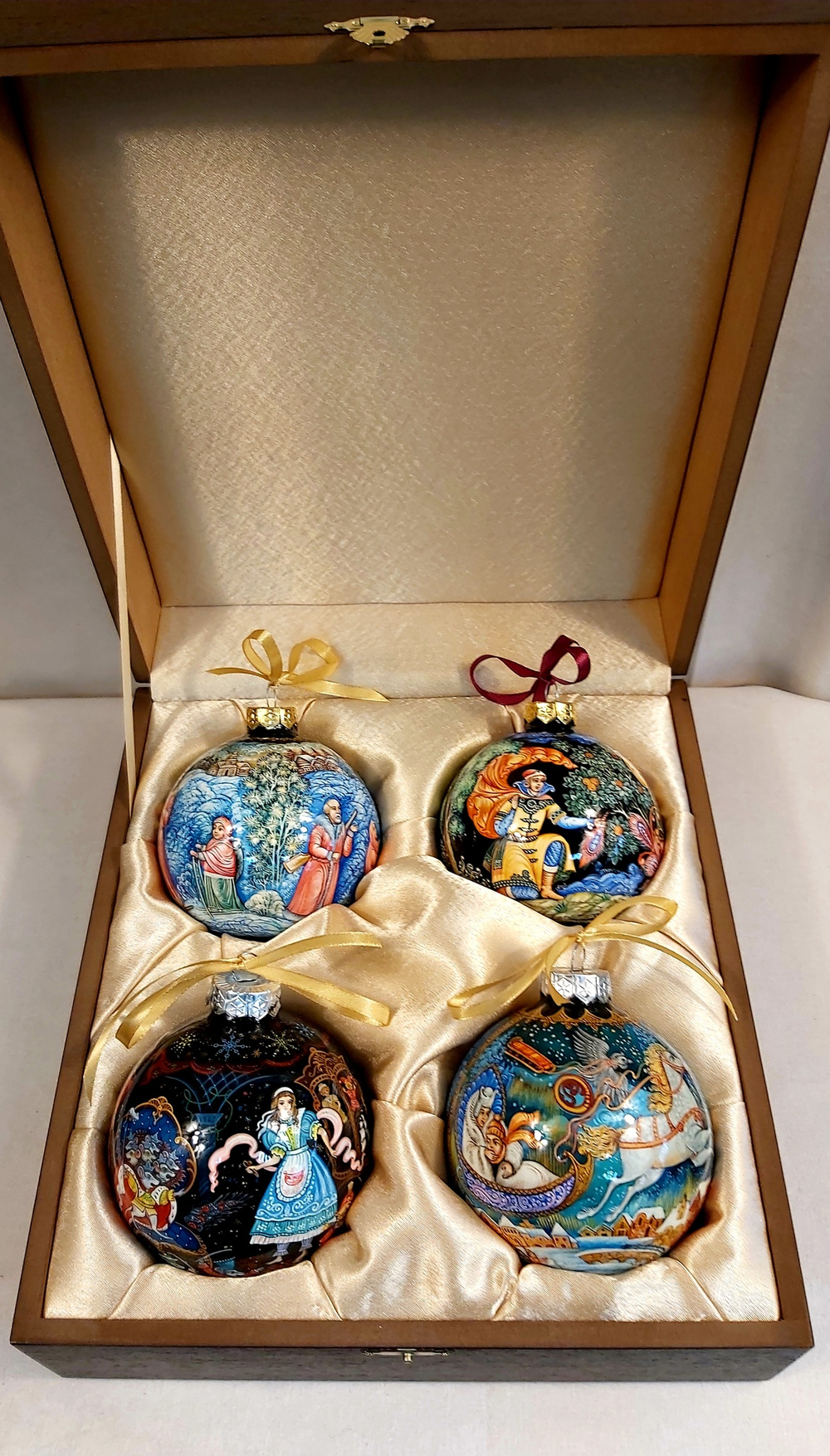 Сувенирный набор из 4-х новогодних шаров с ручной росписью Палех