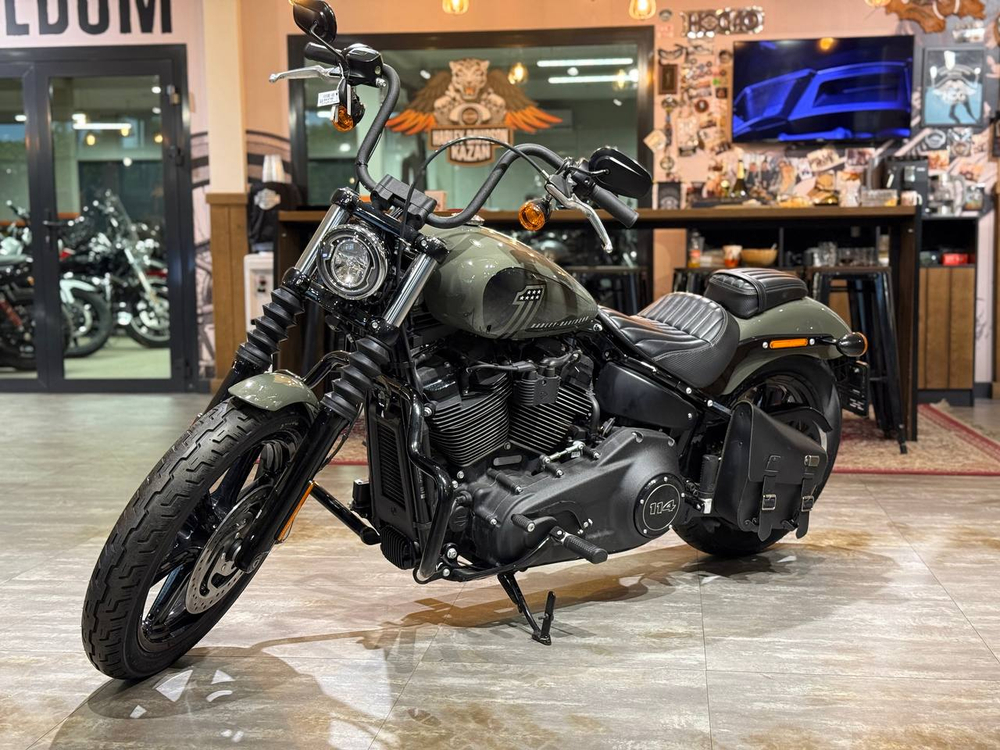 Harley-Davidson Street Bob (Deadwood Green)