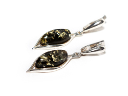 Серьги из серебра 925 с натуральным зеленым янтарем