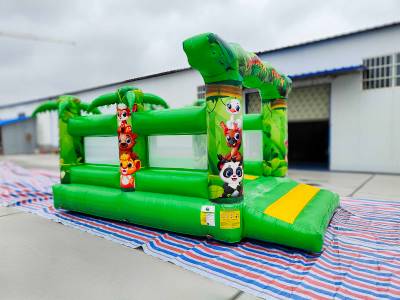 Коммерческий надувной батут «Сафари парк», 4*3*2,5 м