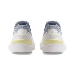 Женские КроссовкиOn The Roger Advantage Women - белый