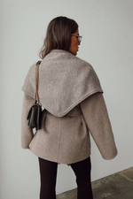 Пальто из мягкой шерсти и кашемиром с косынкой