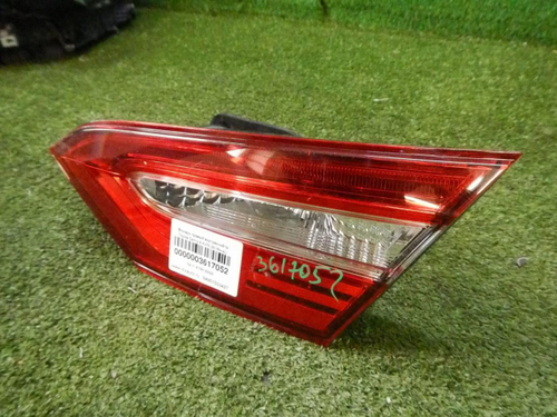 Фонарь правый внут Toyota Camry xv70 17-нв галоген
