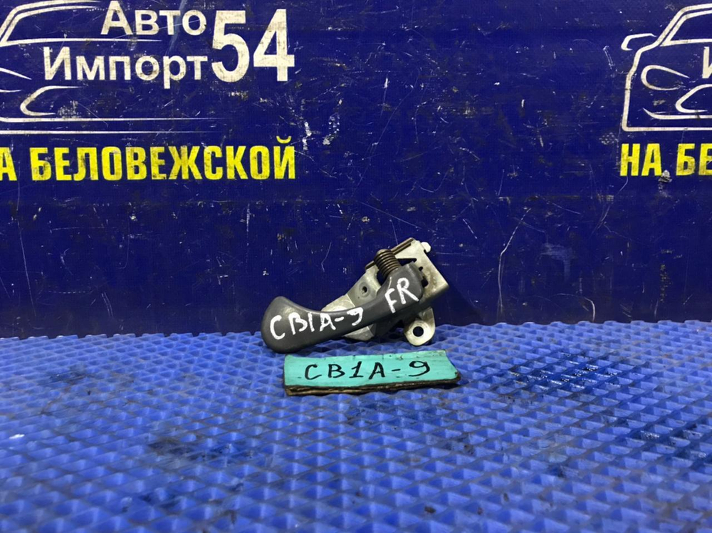 Ручка двери передней правой салонная MITSUBISHI LANCER 1994