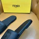 Кожаные шлепанцы