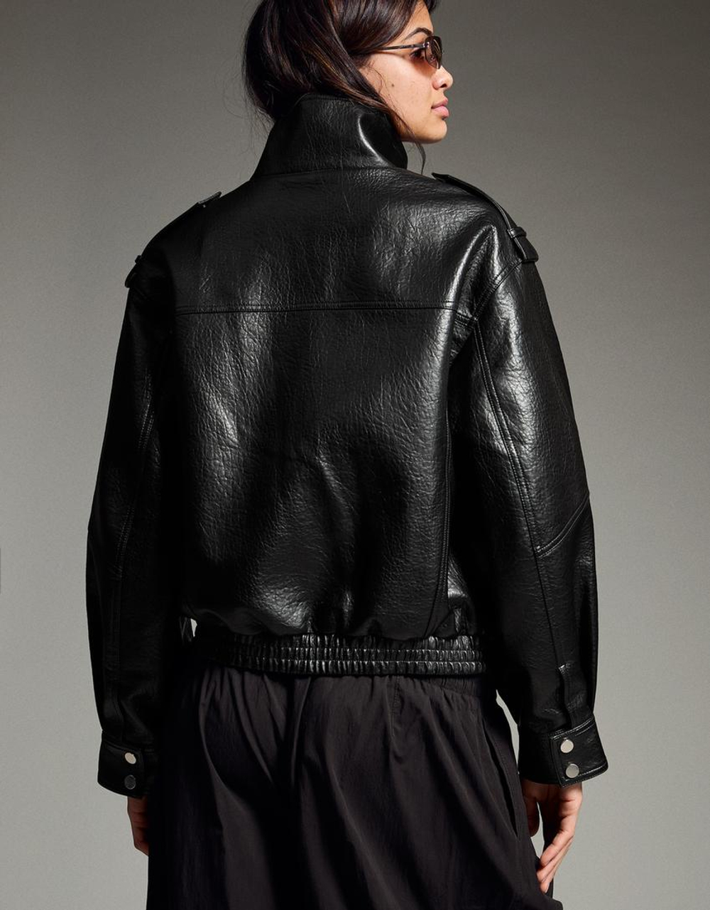 BERSHKA Куртка с воротником-стойкой из искусственной кожи, черный